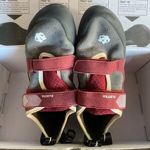 Trax Vegan Elektra Climbing Shoes in Merlot/Grey